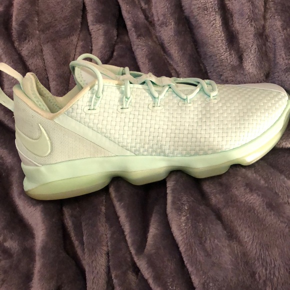 Lebron XIV low - Picture 1 of 5